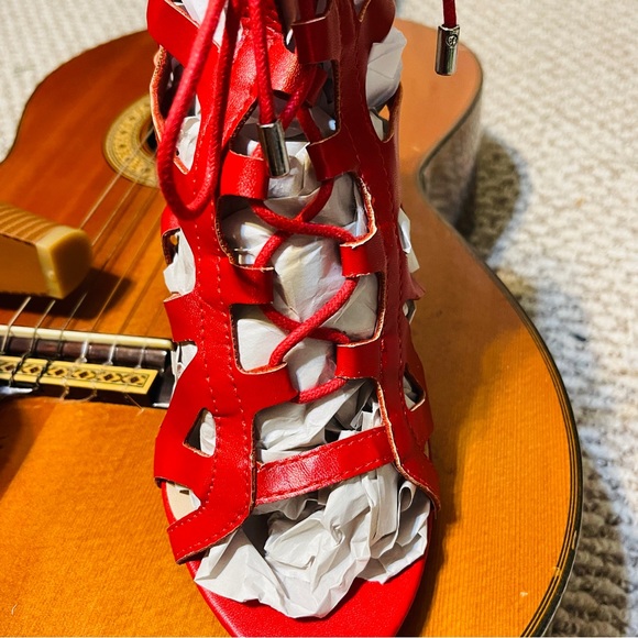 🍷Racy Zip & Tie Red Cage Free Reign Ankle Boot Heels! - Picture 8 of 12